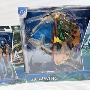 2 McFarlane Toys Avatar the Way of Water Skimwing 14" & Tonowari Action Figures